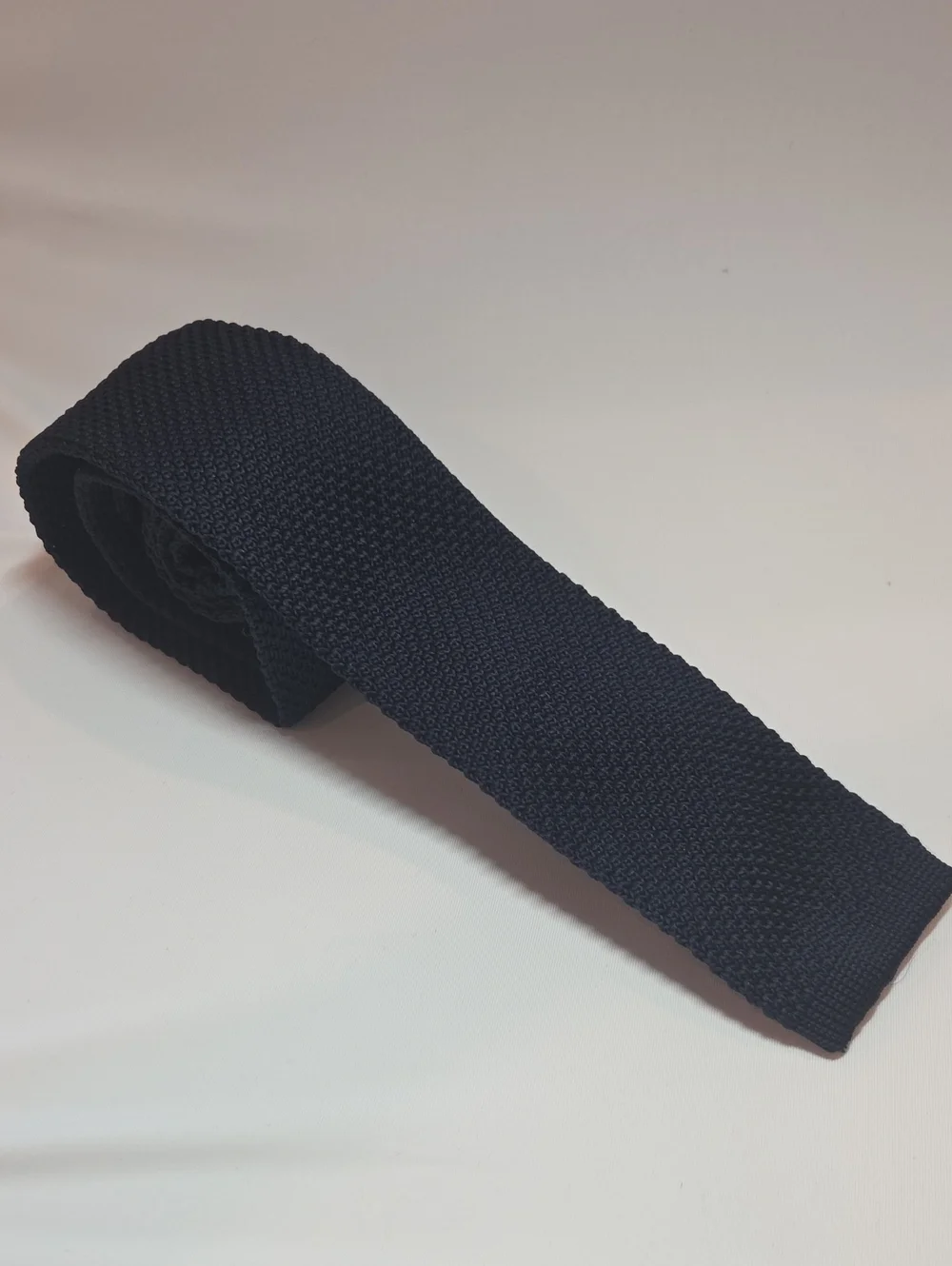 Banana Republic Men' Dark Navy True Knit Square-Tip 100% Silk Tie 2.0x56